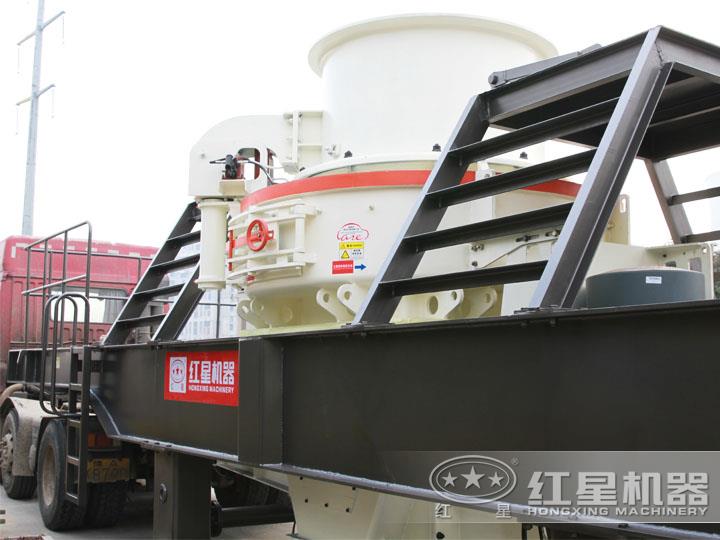 HVI沖擊式移動破碎站，產(chǎn)量70-585t/h，稀油自潤滑