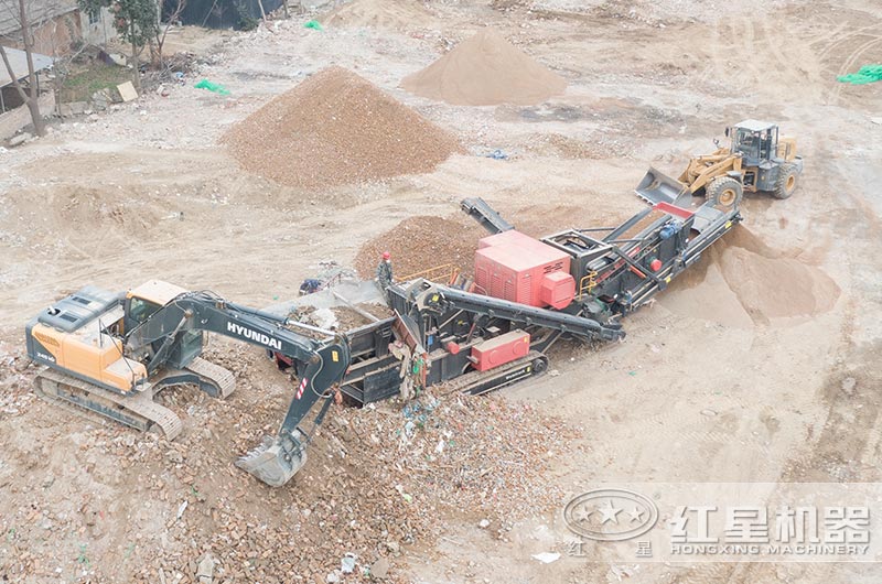 移動破碎站建筑垃圾破碎現(xiàn)場